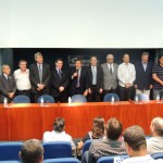 Presidente da FAEASP Arqº Valdir Bergamini e o Presidente do CREA-SP  Engº Francisco Kurimori com representantes da UNAOP