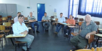 Participantes da reunião, Prefeito Sidnei Caio Junqueira ao centro.