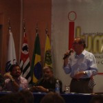 Secretário Estadual de Energia José Aníbal na abertura do Seminário, ao seu lado o Deputado Pedro Tobias e o Prefeito Municipal de Lins Edgar de Souza representando todos os Prefeitos presentes.