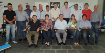 Eng. Eduardo Henrique Martins - Presidente Asseag Eng. Francisco Kurimori Arq. Plinio Soares - Diretor SDU Vereador Lamé - representando os demais vereadores Abdo Mazloum Secretario Municipal de Assuntos Legislativos Capitão Abilia Akamine - representando o Cel. Yamashita - Comandante do 5ºG.B. - Eng. Ricardo Perale - Coordenador UNAVAP - Representando a FAEASP Marcelo Palanzin - Gerente Sebrae Eng. Eduardo Vitorino - Pres. Assoc. Mariporã - Coordenador UNABAT Jorge Laiar - Presidente ACE