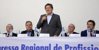 Presidente do CREA – SP Eng. Francisco Kurimori na abertura do congresso