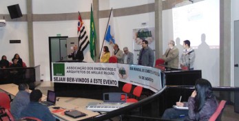 Mesa de Autoridades presentes no evento.