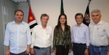 Empresário Marcio, Arqº Valdir, Prefeita Silvia, Engº Toshio e Engº Francisco.