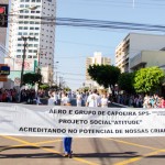 Grupo de capoeira em parceria com AERO da show na avenida