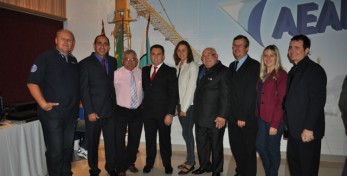 Presidente da AEAP Arqº Alexsandro com profissionais presentes no evento