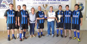 Presidente da AEALPA-Lençóis Paulista Engª Cleonice, o Presidente da FAEASP Arqº Valdir e a Equipe da AEA-Paraguaçu Paulista – Campeã do  4º Torneio