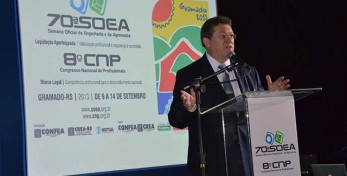 Presidente do CREA-RS Engº Capoani, anfitrião do evento