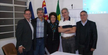 Presidente da AEASCS Engº Luiz trindade, o palestrante Dr. Lineu e participantes da palestra