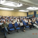 Auditório lotado durante as palestras