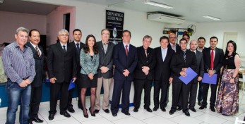 Diretoria eleita e Conselho Deliberativo Gestão 2013/2015, o Presidente da FAEASP Arqº Valdir Bergamini, o Presidente do CREA-SP Engº Francisco Kurimori e o Presidente do CAU-SP Arqº Afonso Celso Bueno Monteiro