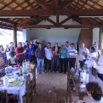 Engº Pedro Katayama entrega o troféu de vice campeão à Equipe de Franca