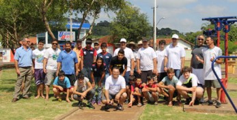Participantes do mutirão de limpeza dos ribeirões