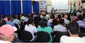 Engº Francisco Kurimori ministra Aula Inaugural para Turma de Engenharia Química