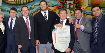 Presidente Kurimori recebe o título de Cidadão Guaçuano