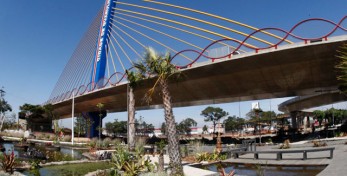 Viaduto Cidade de Guarulhos: infraestrutura viária e meio ambiente lado a lado.