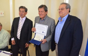 Presidente Kurimori recebe o Título de Sócio Benemérito da AREA