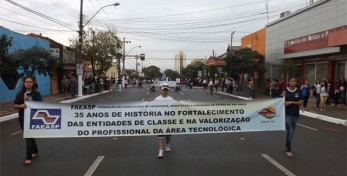CREA-SP, FAEASP e a AERO presentes no Desfile