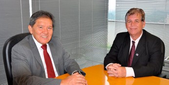 Presidente do CREA-SP, Engº Francisco Kurimori recebe o Presidente da FAEASP, Arqº Valdir Bergamini, em seu Gabinete em São Paulo