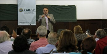 O Presidente do CAU-SP Arqº Gilberto Belleza apresenta a estrutura e as principais atividades do Conselho aos novos Conselheiros