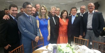 Presidente do CREA-SP Eng. Kurimori, Presidente da FAEASP Arq. Valdir Bergamini e profissionais presentes na Solenidade
