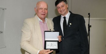 Presidente da AEASCS e Coordenador da UNASETE, Engº  Marcelo Henrique Martins e o homenageado da noite Engº Juarez Reblo da Silva