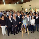 Mais de 70 profissionais da região e convidados prestigiaram o evento do Crea-SP - na foto acima, com a placa comemorativa da pedra fundamental