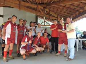 Entrega dos troféus aos vencedores