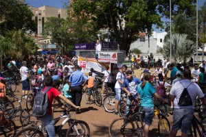 Concentração de ciclistas na Praça Mello Peixoto